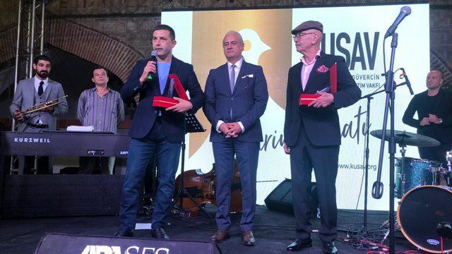 Altın Güvercin'e destek verenlere teşekkür belgesi ve plaket