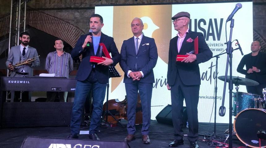 Altın G&uuml;vercin'e destek verenlere teşekk&uuml;r belgesi ve plaket