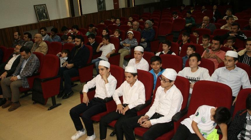 Hafızlık yarışmasında dereceye giren öğrenciler ödüllendirildi