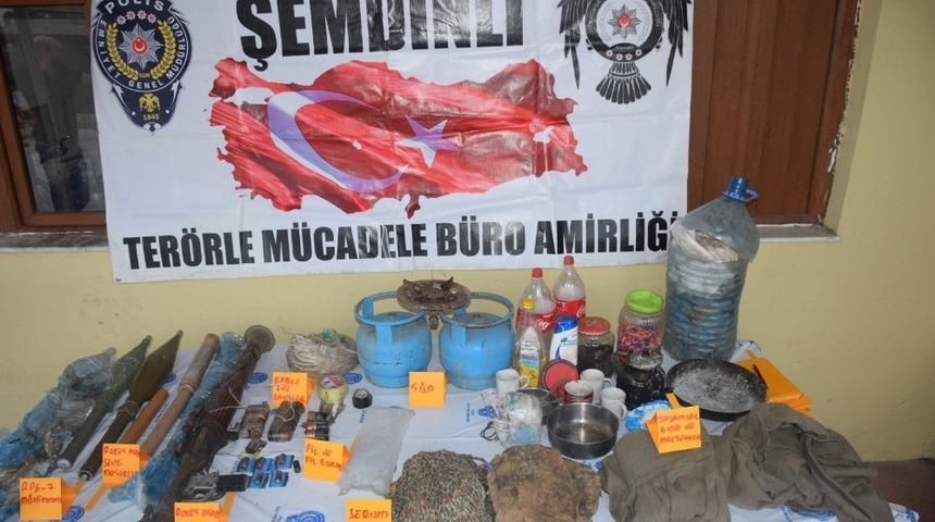 Hakkari’de yaşam malzemesi ve mühimmat ele geçirildi