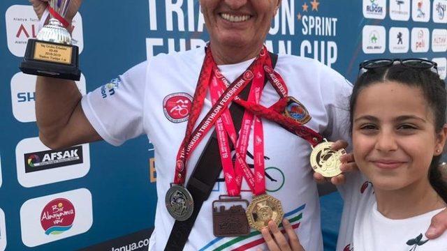 65 yaşında gençlere taş çıkartıyor