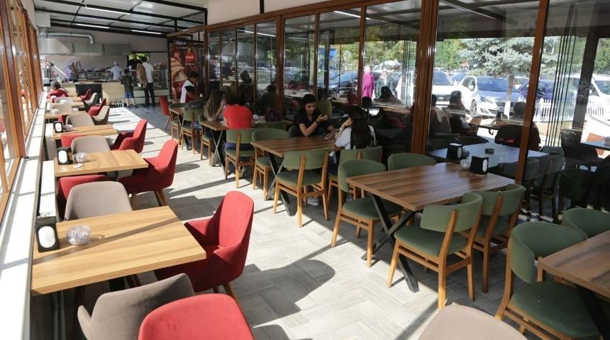 Anadolu Hastanesi &ouml;n&uuml;ndeki kafeteryayı artık Odunpazarı işletiyor