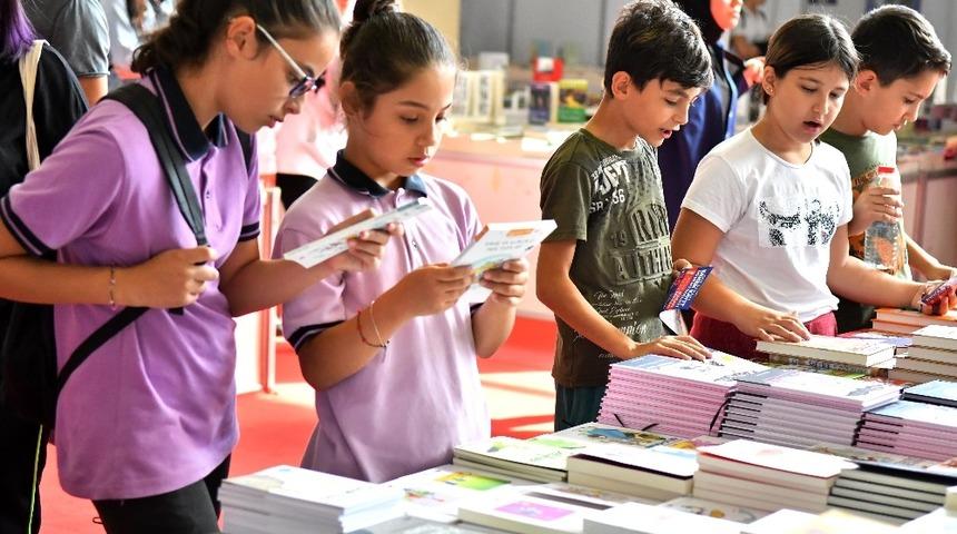 Manisa Kitap Fuarı on binlerce ziyaret&ccedil;iyi ağırladı