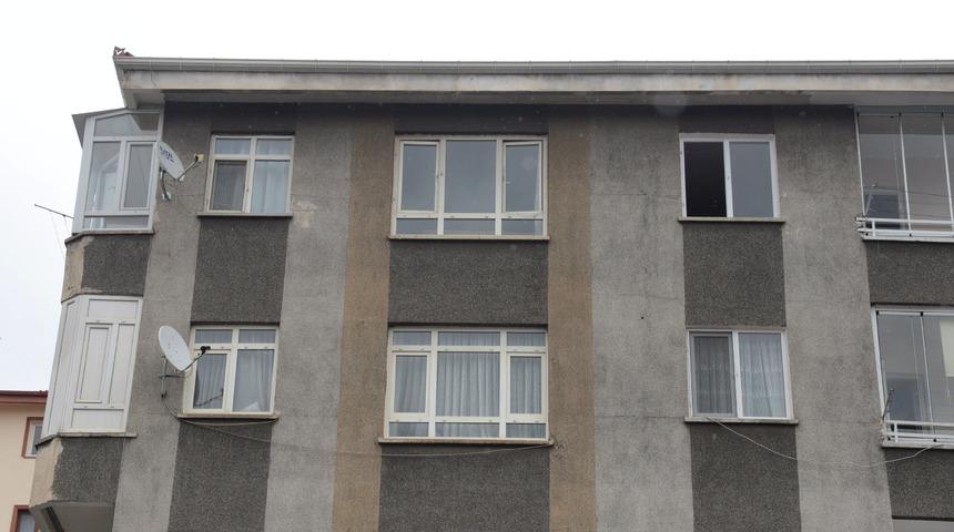 Ankara'da korkunç olay! 2,5 aylık kardeşini 3'üncü kattan attı