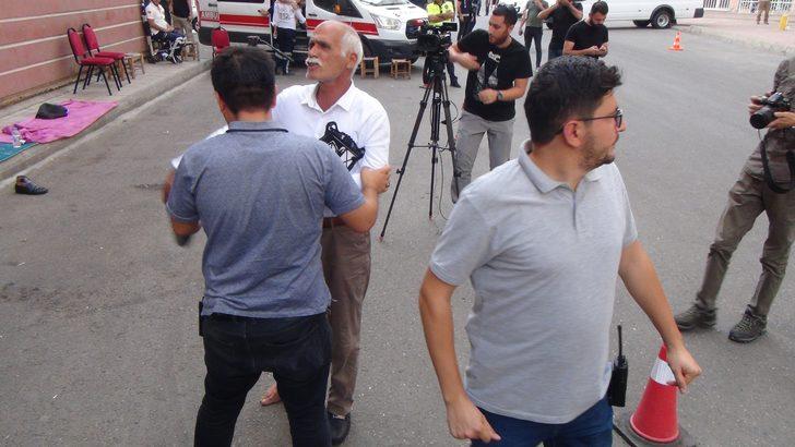 Diyarbakır’daki eylemde hareketli anlar! İki anne HDP binasına girmek istedi G3