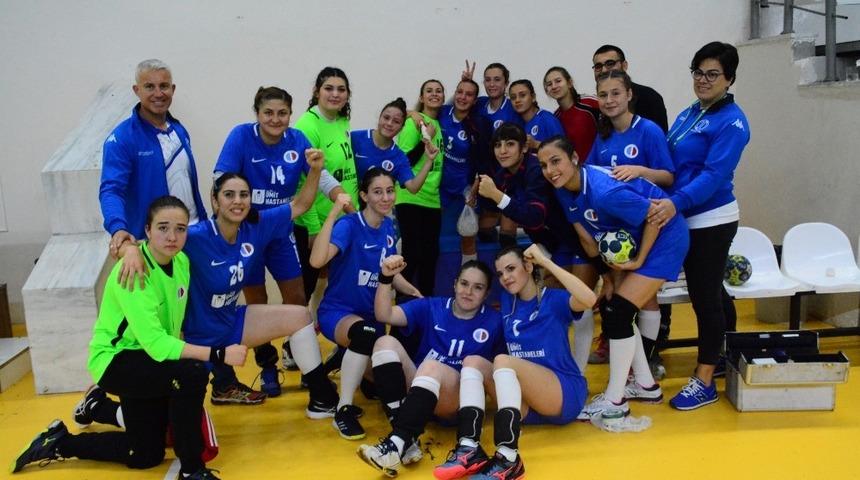 Anadolu Üniversitesi kadın hentbol takımı kazanmaya devam ediyor