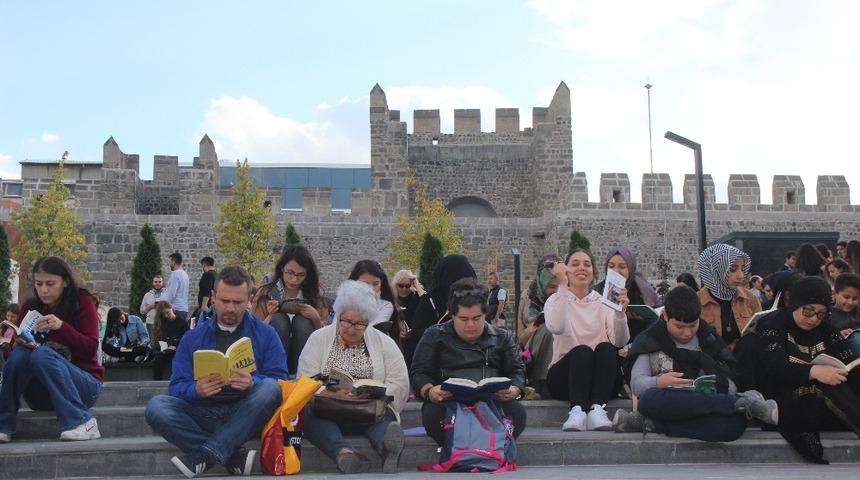 Kayseri Kalesi’nde Kitap Okuma Etkinliği