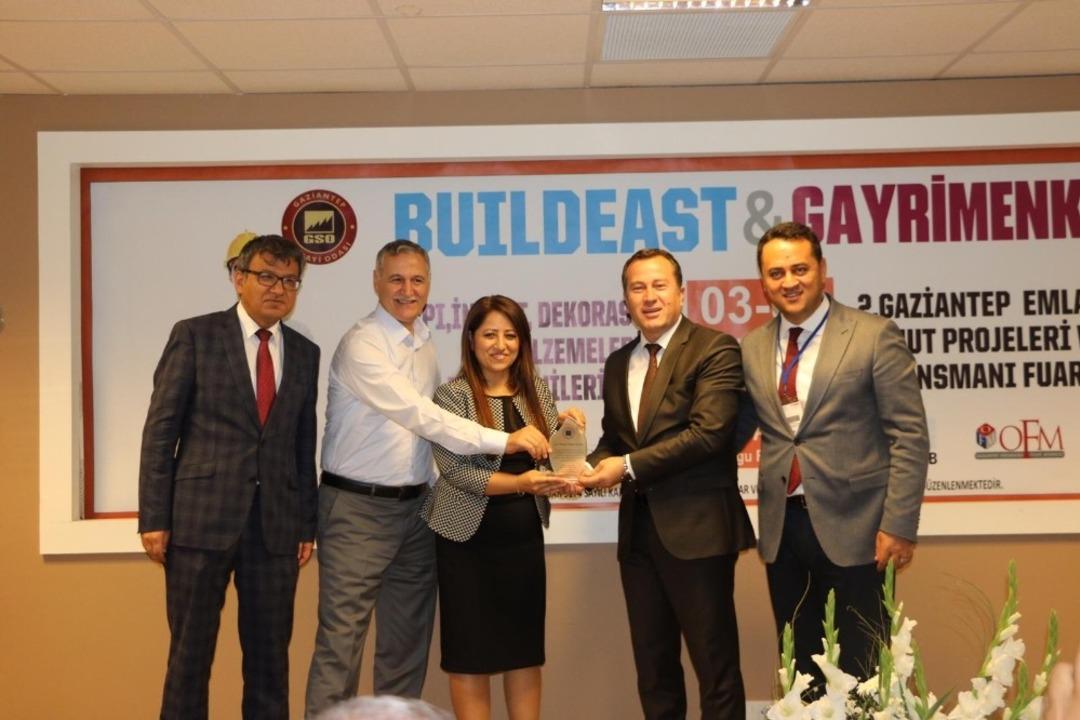 Yapı Ve İnşaat Fuarında sekt&ouml;r&uuml;n d&uuml;n&uuml; ve bug&uuml;n&uuml; anlatıldı