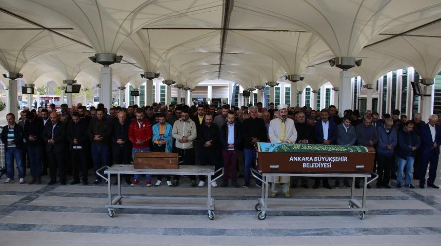 &Uuml;&ccedil;&uuml;nc&uuml; kattan aşağı atıldığı iddia edilen 2.5 aylık bebek toprağa verildi