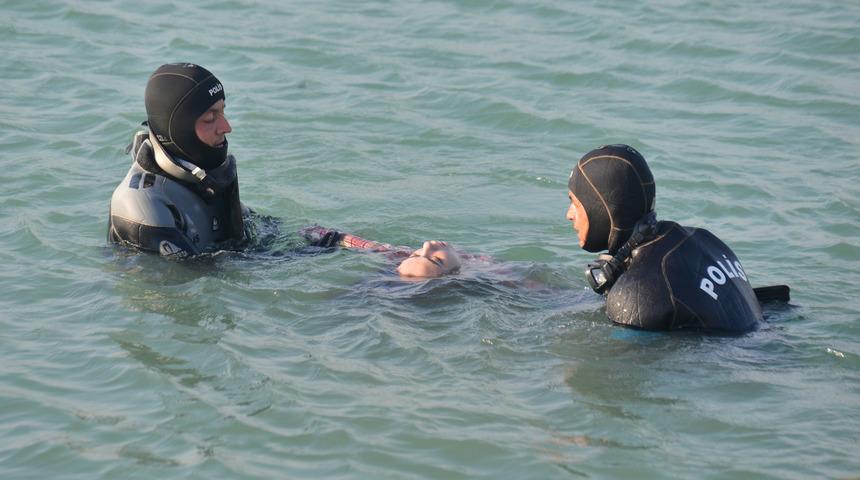 G&ouml;le d&uuml;şen Sultan&nbsp;boğuldu, arkadaşı kurtarmaya &ccedil;alışırken hastanelik oldu