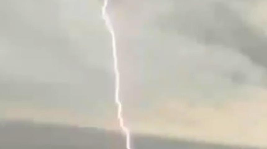 Trabzon&rsquo;da yıldırım b&ouml;yle d&uuml;şt&uuml;