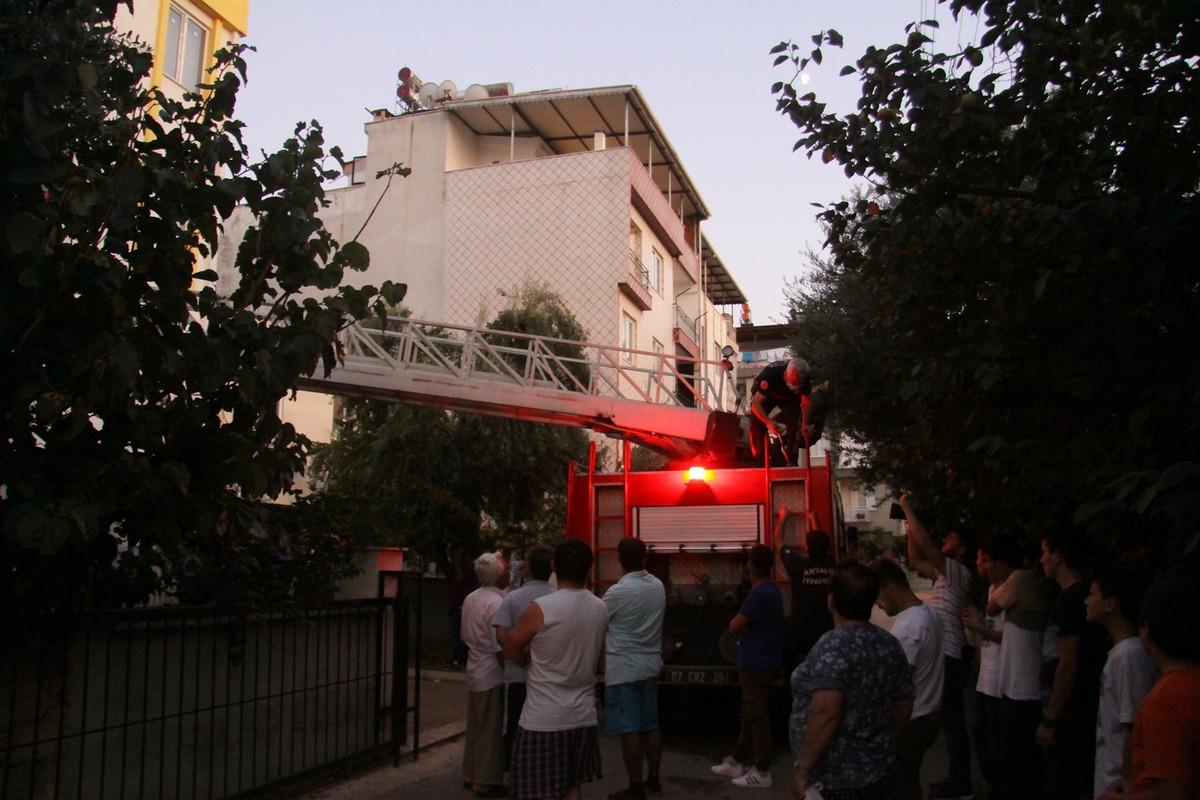 Binadan gelen 'k&ouml;t&uuml; koku' ihbarı polisi harekete ge&ccedil;irdi