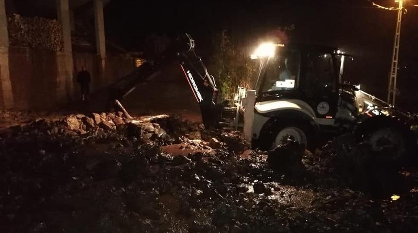 Rize’de şiddetli yağış! Birçok köy yolu ulaşıma kapandı