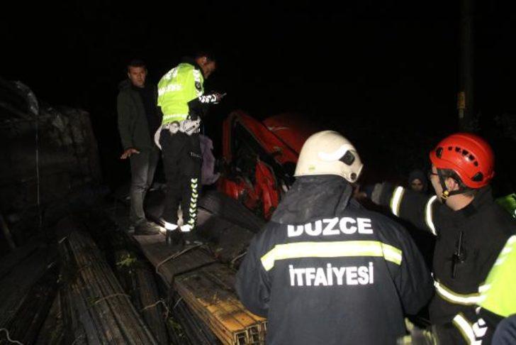 Düzce'de korkunç kaza! Taşıdığı yükünün altında can verdi! G3