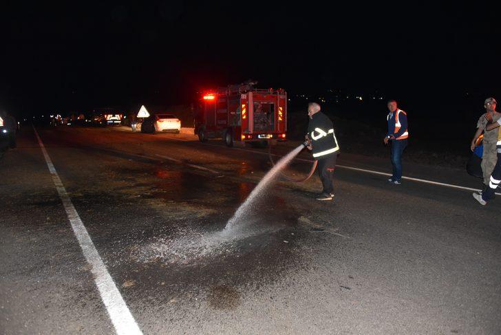 Otomobil koyun sürüsüne daldı: 40 koyun telef oldu G5