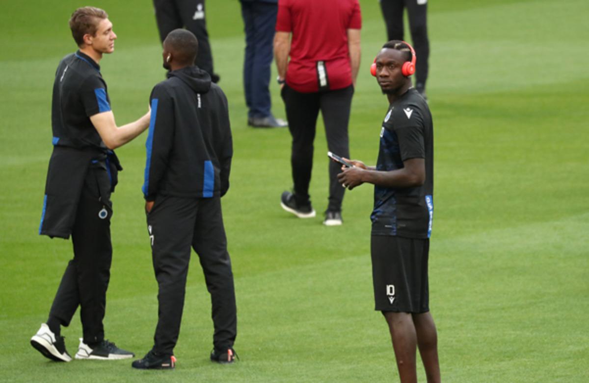 Mbaye Diagne gol sevincini taraftarın i&ccedil;kisini i&ccedil;erek kutladı!