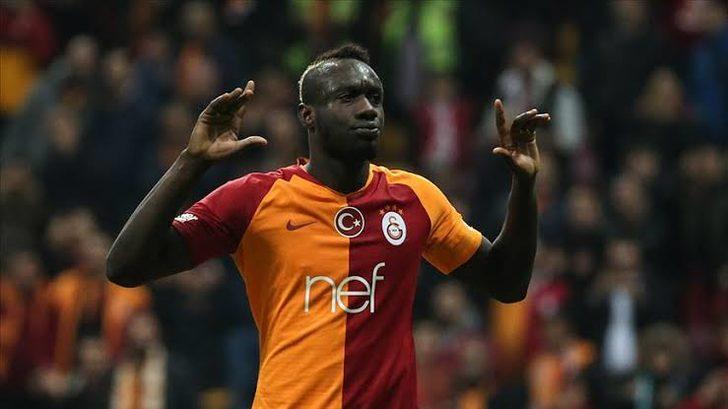 Mbaye Diagne gol sevincini taraftarın içkisini içerek kutladı! G3