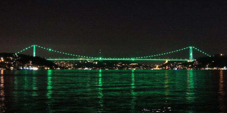 İstanbul "serebral palsi" için yeşile büründü G4