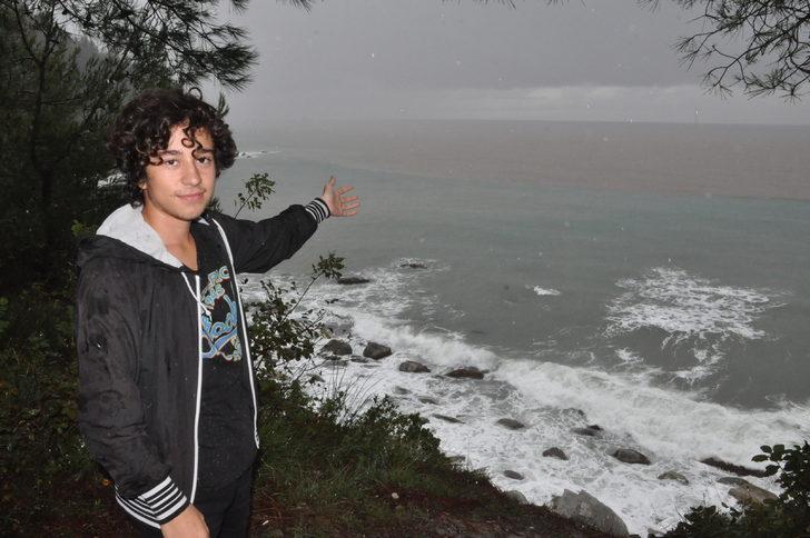 Sağanak yağışlar Karadeniz’in rengini değiştirdi G4