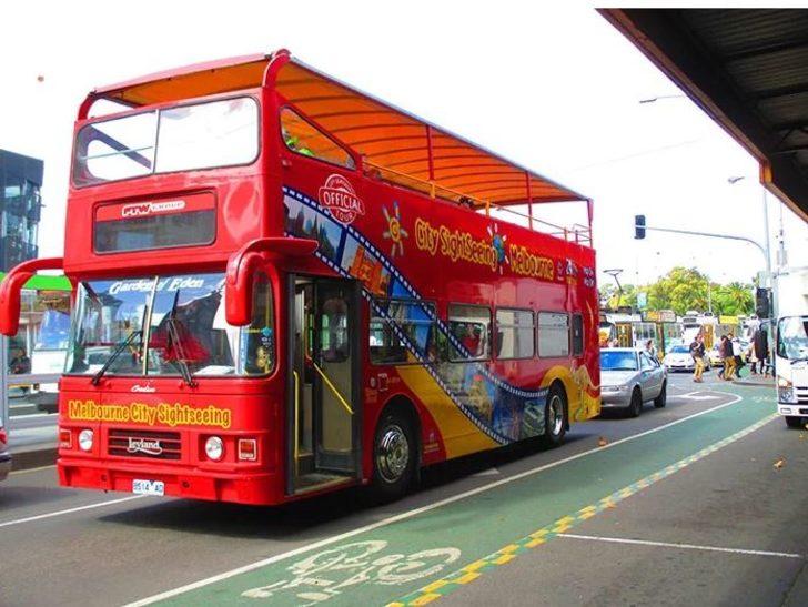 Sarı iş yeleği ile her yere bedava giren iki uyanık! G4