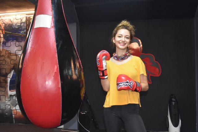 Kadınlar kick boks öğrenerek öz savunmaya hazırlanıyor