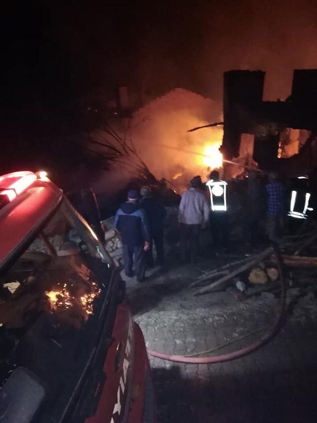 Çorum'da 9 ev yandı