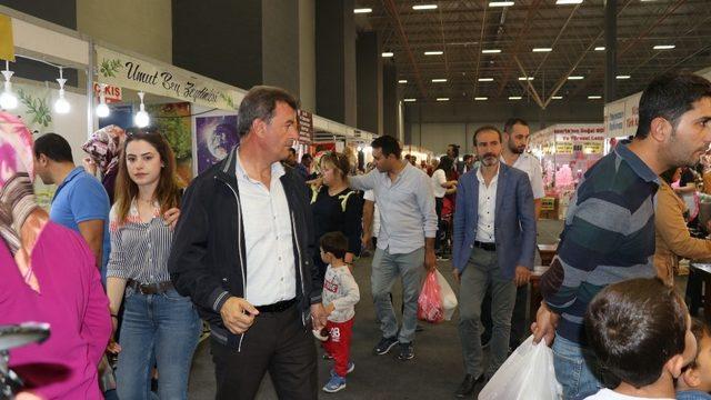 Van’da dev yılan gösterisi