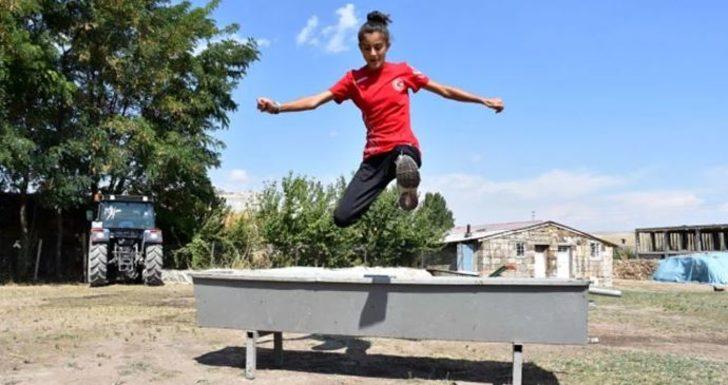 Evinin bahçesini stadyuma çeviren milli atlet Esra Doğan yarışa hazırlanıyor! G1