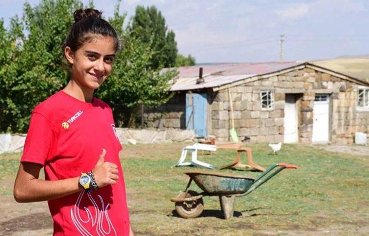 Evinin bahçesini stadyuma çeviren milli atlet Esra Doğan yarışa hazırlanıyor! G5