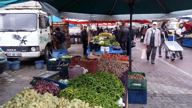 Organik ürünlerin satıldığı pazara ilgi