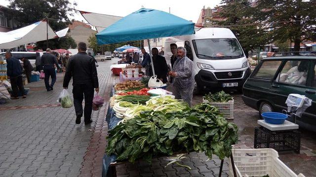 Organik ürünlerin satıldığı pazara ilgi