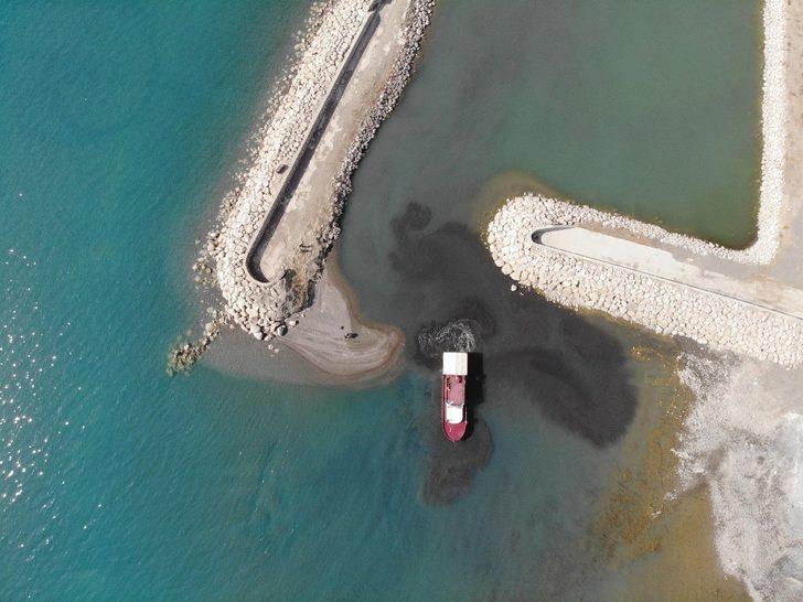 Balıkçı tekneleri kum yüzünden limana giriş-çıkışlarında sıkıntı yaşıyor G4