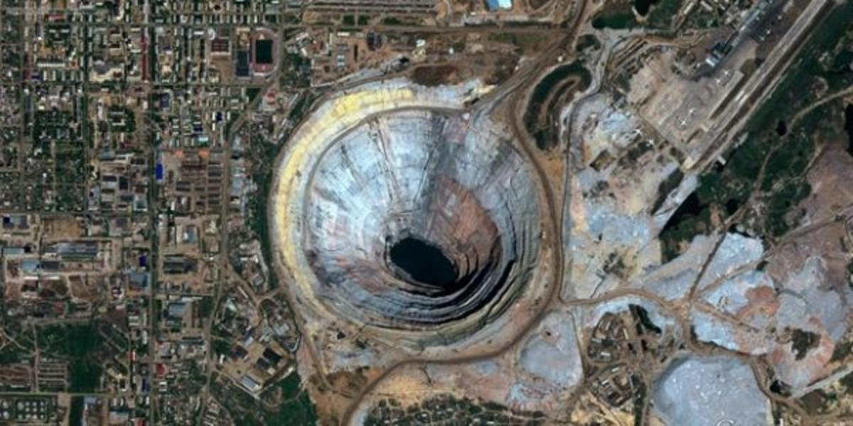 Burası d&uuml;nyanın g&ouml;bek deliği! İ&ccedil;i elmas ve yakutlarla dolu