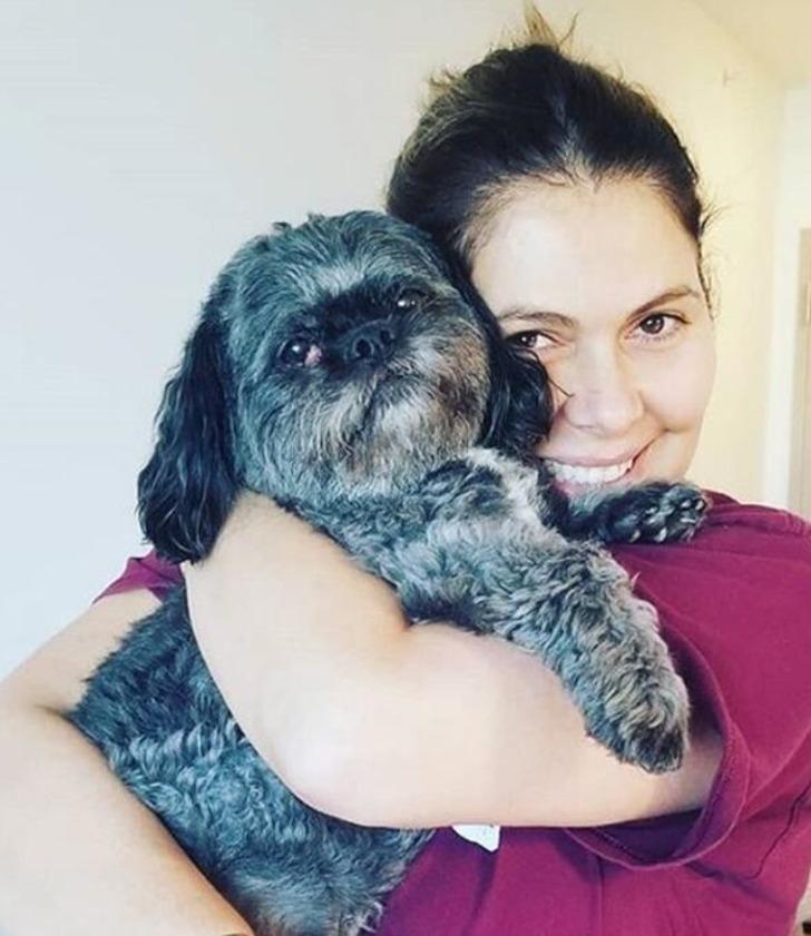 Bergüzar Korel'in ablası Zeynep Korel Amerika'da evlere temizliğe gidiyor G2