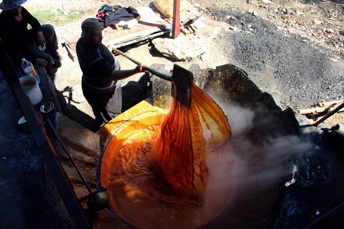 Hatay'ın damak &ccedil;atlatan lezzeti: &Ccedil;alpak pekmezi