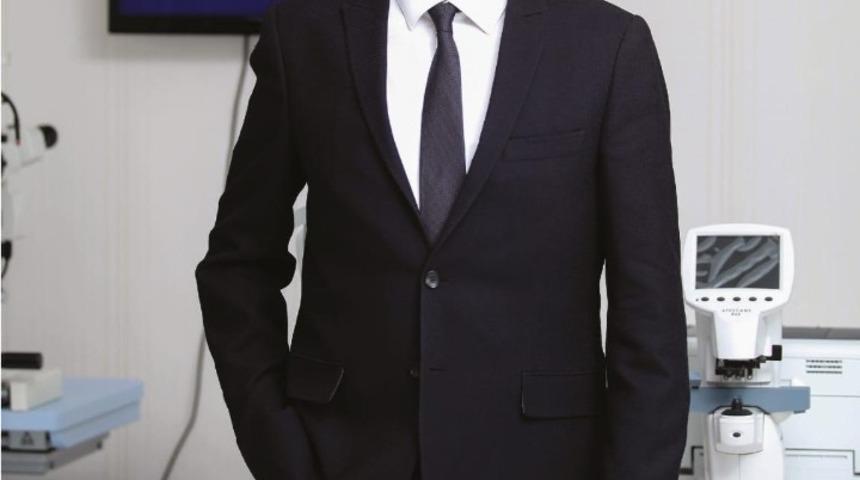 Yorgun g&ouml;r&uuml;nen bakışlara dikkat