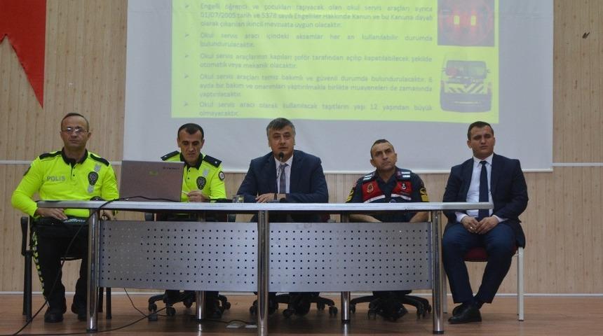 &rsquo;Okul Servis S&uuml;r&uuml;c&uuml;s&uuml; Bilgilendirme Toplantısı&rsquo; yapıldı