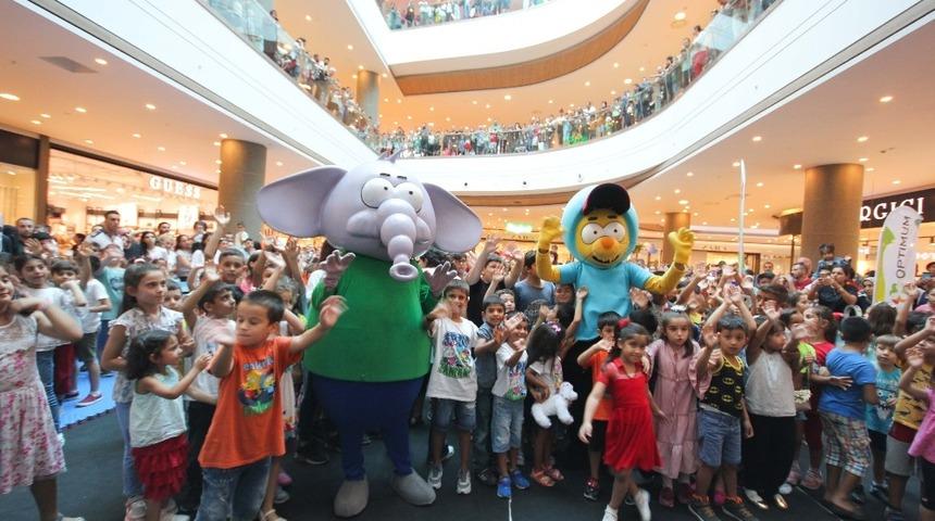 Adanalı minikler Kral Şakir ve Fil Necati ile tanıştı