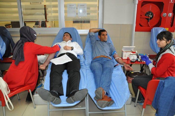 Kars Adliyesi çalışanlarından Kızılay’a kan bağışı G2
