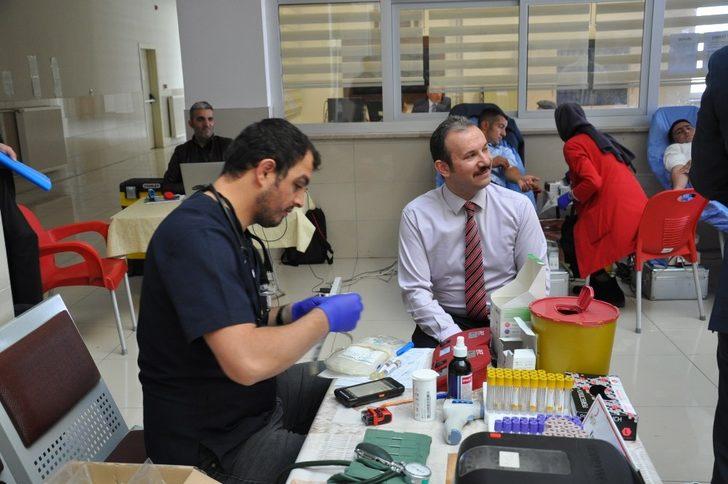Kars Adliyesi çalışanlarından Kızılay’a kan bağışı G5
