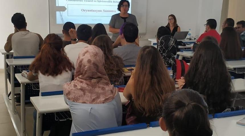 S&ouml;ke İşletme Fak&uuml;ltesi&rsquo;nde uyum eğitimleri verildi