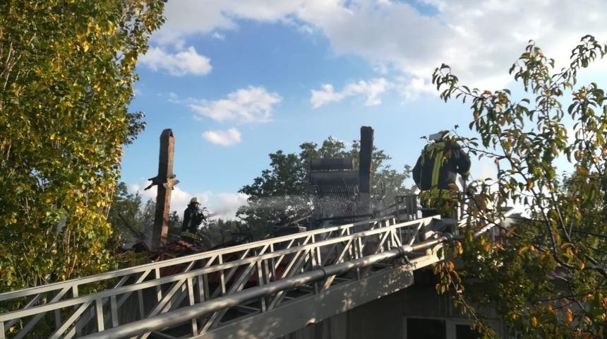 Çatıda çıkan yangın kısa sürede söndürüldü