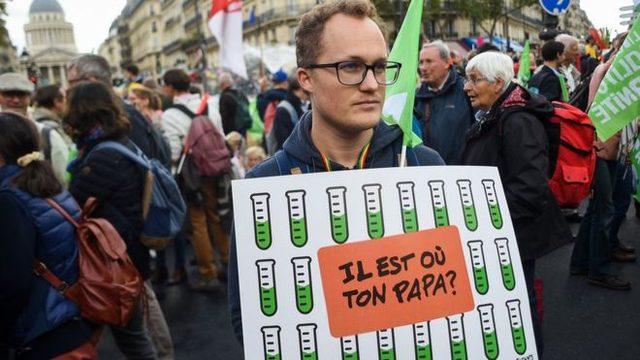 Yüzlerce kişi sokağa döküldü! Protesto sebebi: Tüp bebek!