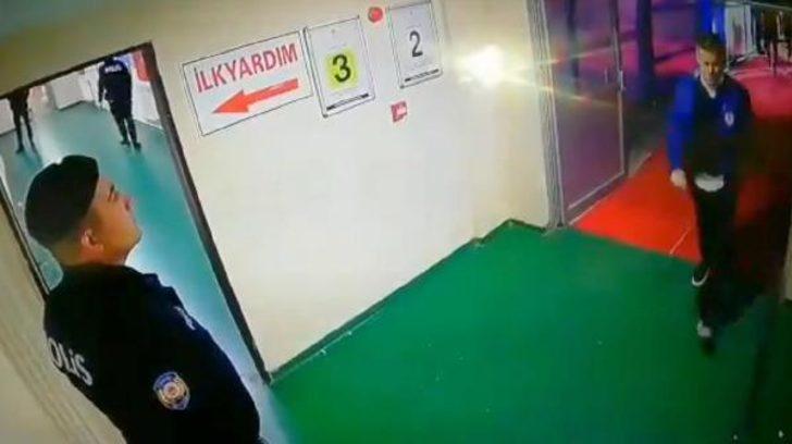 Erzurumsporlu Murat Uçar eski hocası Hüseyin Eroğlu'na saldırdı! G1