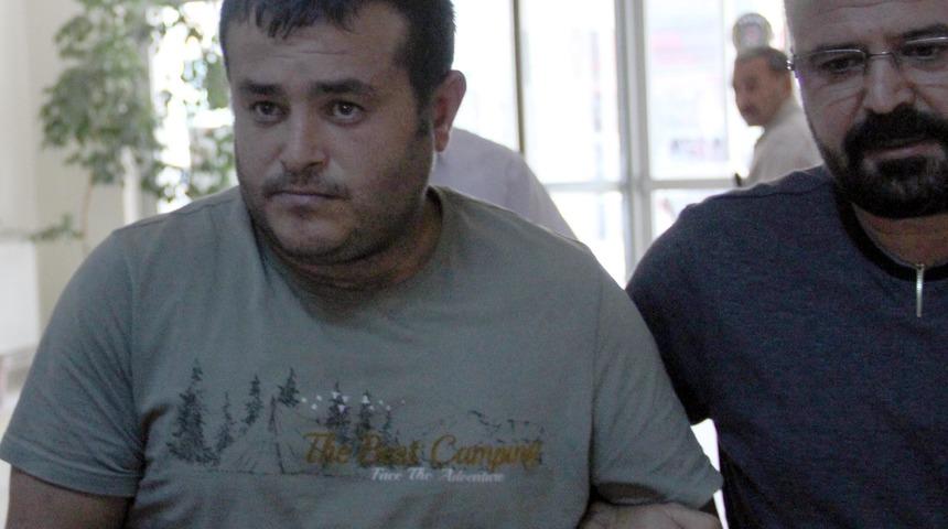 Eşini otobüs durağında bıçakladı, ölmesi için kimseyi yaklaştırmadı