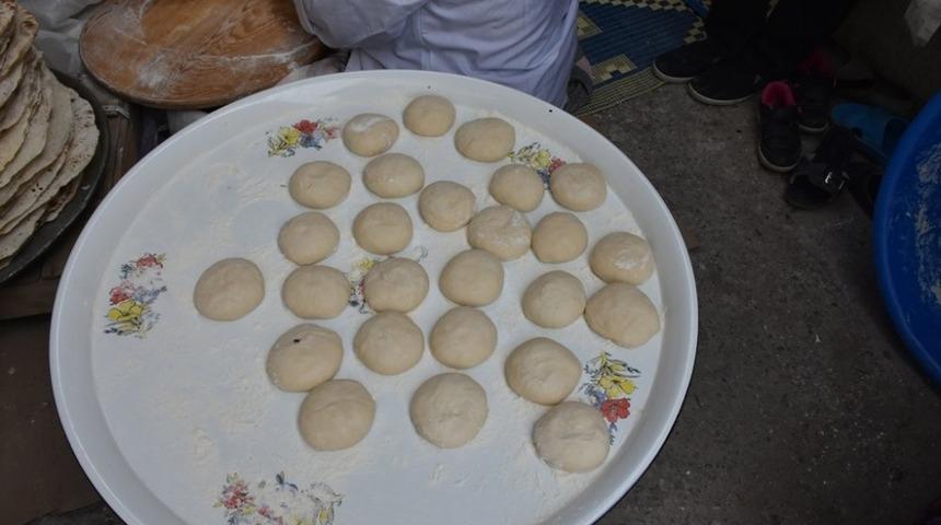 Boyabatlı kadınların kış i&ccedil;in ekmek hazırlığı