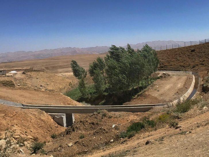 Van Büyükşehir Belediyesinden kırsal mahallelere tarımsal hizmet G1