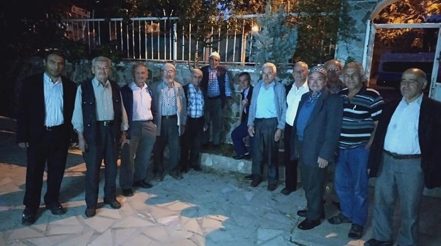 Din görevlileri, cami bahçelerine 200 adet fidan dikti