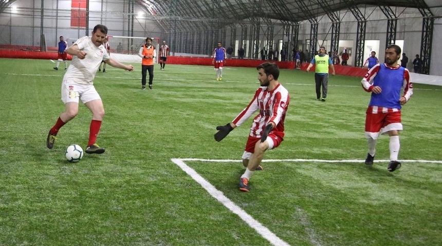 İl protokol&uuml; ile din g&ouml;revlileri futbol ma&ccedil;ında karşılaştı