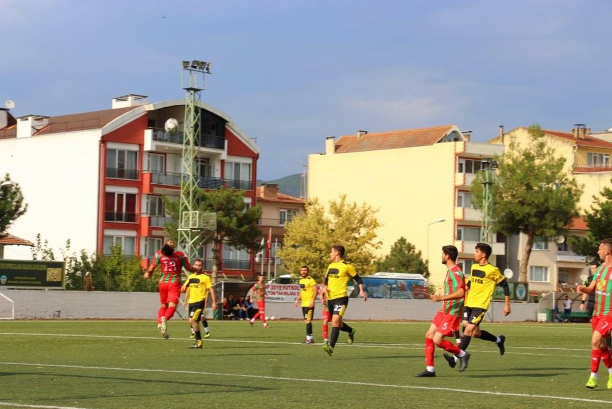 Dili nefes borusuna ka&ccedil;an futbolcu &ouml;l&uuml;mden d&ouml;nd&uuml;
